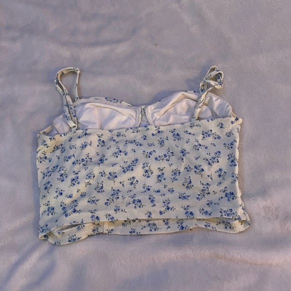 Soft material and has a really design. From shein and is a size L. - Picture 3 of 3